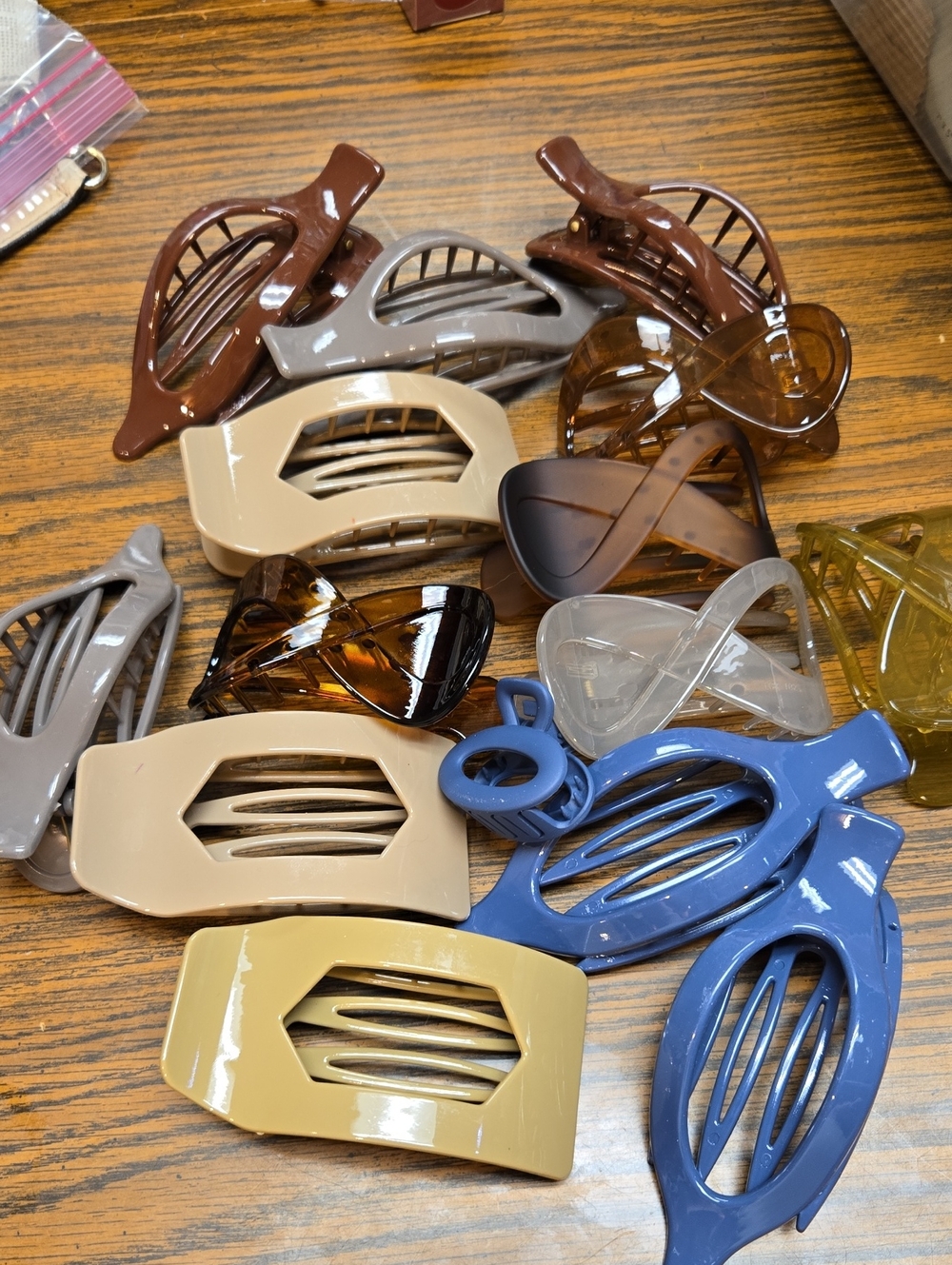 Assorted Womens Hair Clips - Neutral Brown, Tan, Gray, Blue
